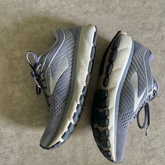 Women’s Brooks Ghost 12 size 8.5 - Picture 2 of 8